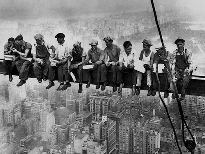 Brooklyn Bridge workers on lunch break