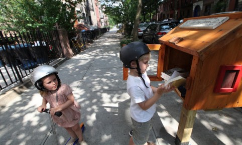 Micro-swaponomics at Prospect Height’s tiny free library