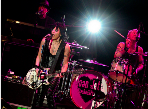 Do you love rock and roll? Joan Jett plays for free tonight!
