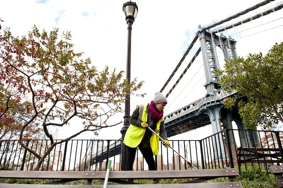 Bring spring faster, sign up to help clean up Brooklyn Bridge Park