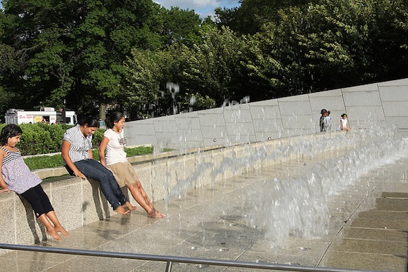Write a soundtrack for the Brooklyn Museum’s fountain