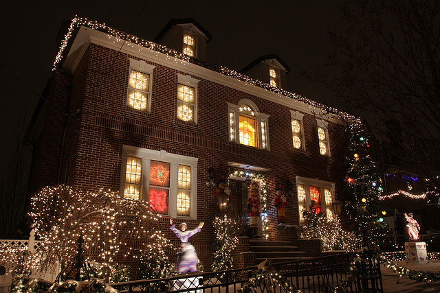 dyker-heights-christmas-lights-brooklyn-safe-holiday-gotham-brokerage