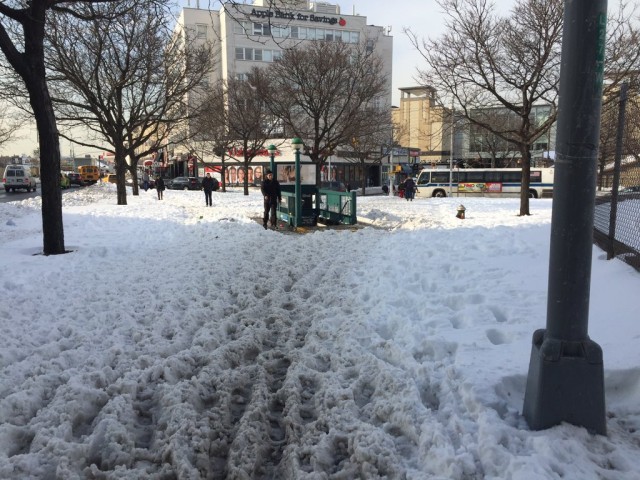 The roads are clear but trying to get to the subway? Good luck. Via @RegoParkQueens.