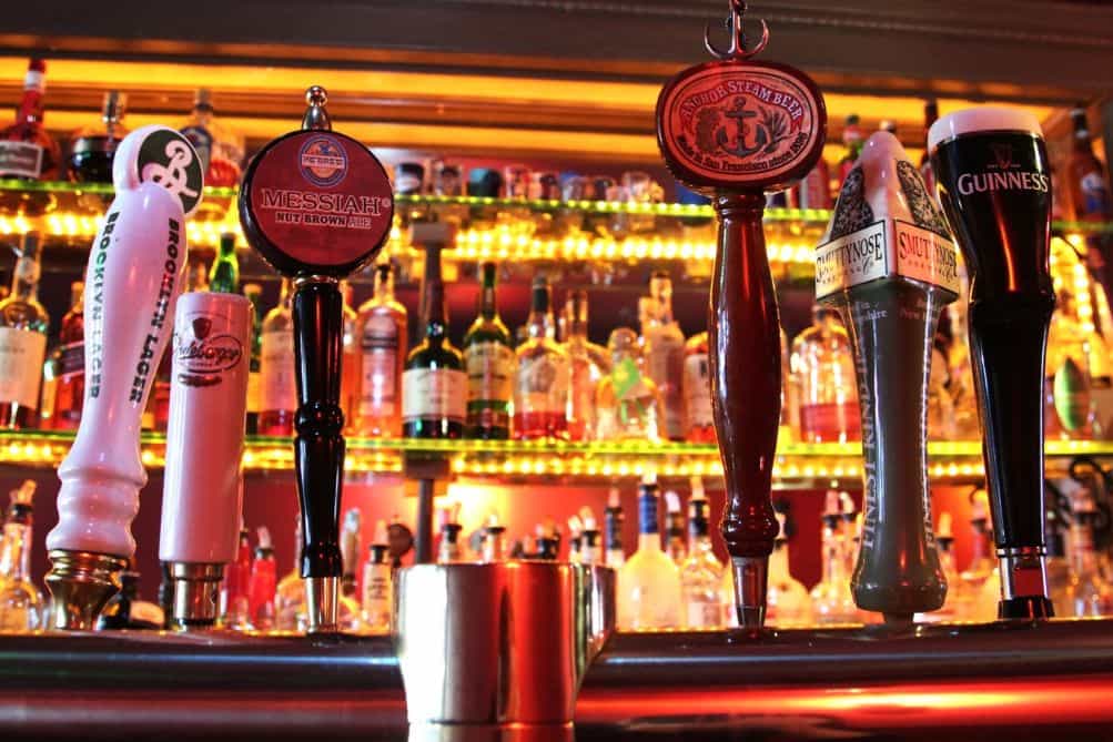 Drinking, Brokelyn style Our favorite bar deals in Brooklyn