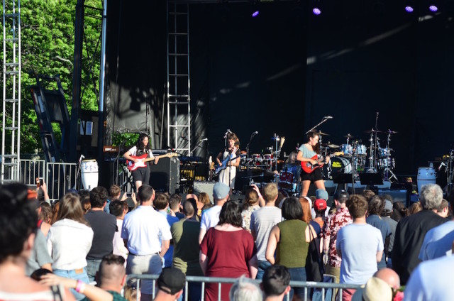 Hinds play McCarren Park. Photo by Mary Dorn/Brokelyn.